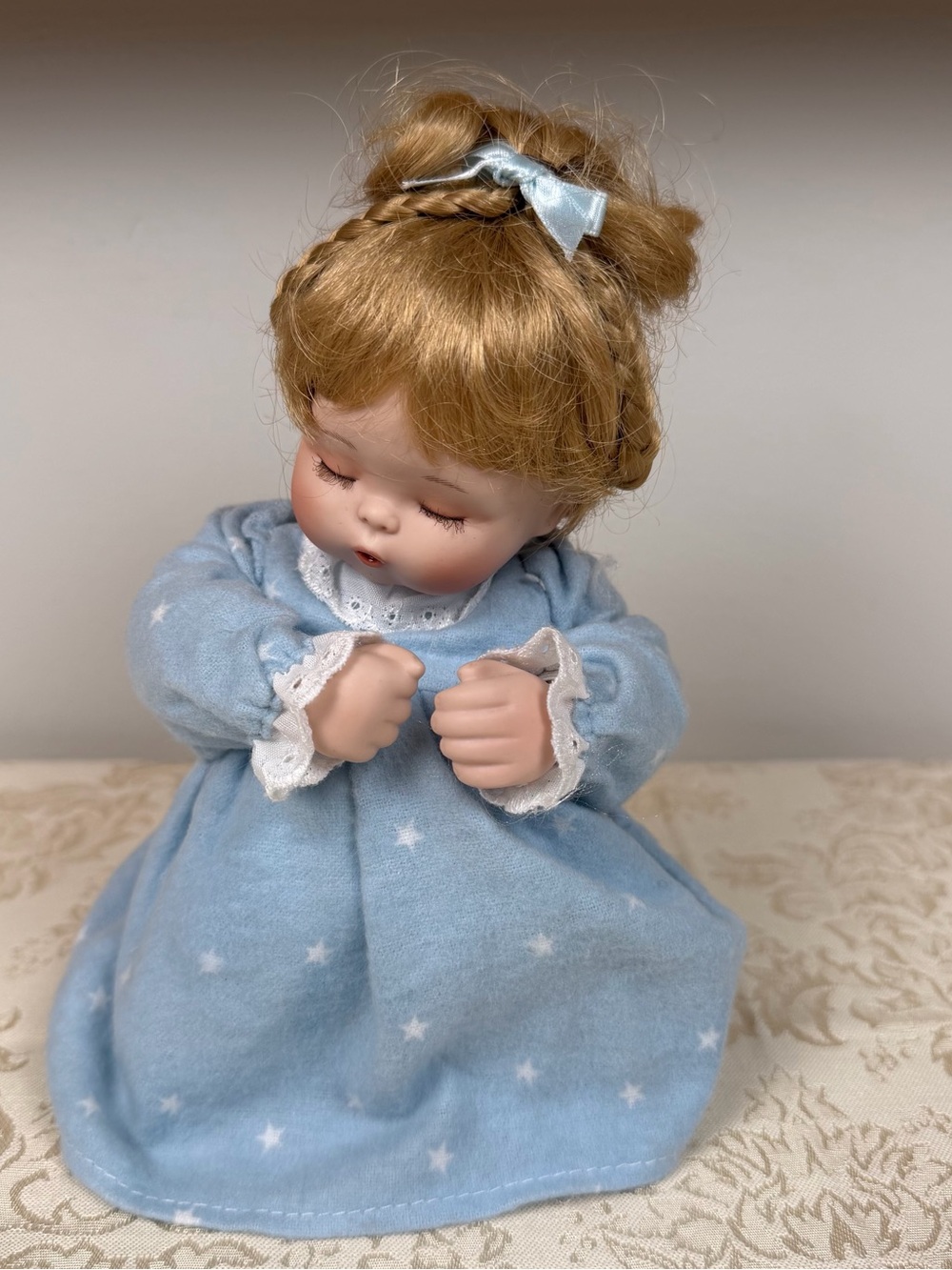 Mary by The Hamilton Collection Vintage Porcelain Doll 1996 Praying